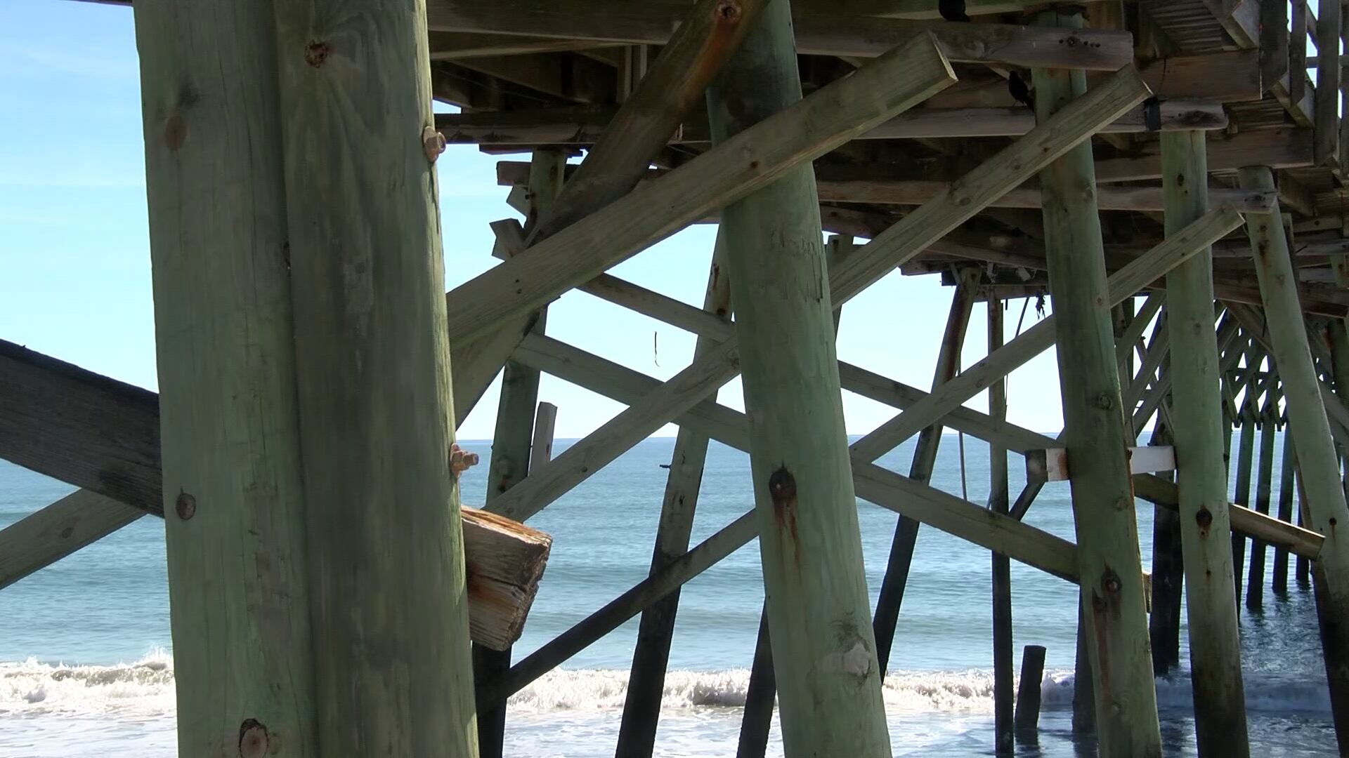 20-year-old son dies trying to save father from drowning during beach vacation, loved ones say