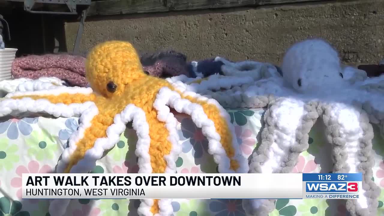 Huntington Art Walk draws vendors, live music and artists to downtown