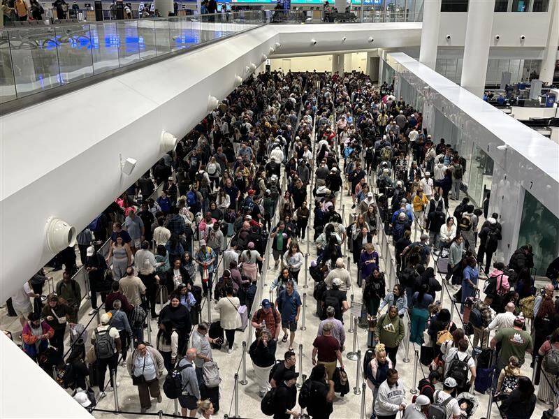 ICE agents to assist TSA at airports amid DHS shutdown