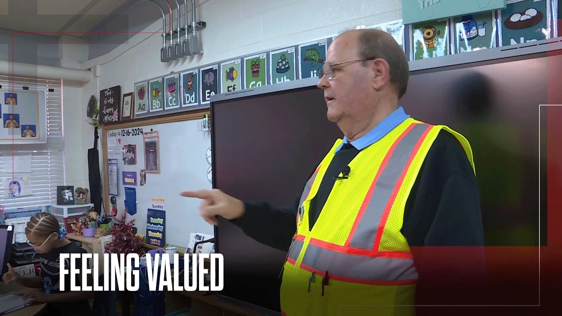School bus driver uses sign language to connect with deaf and hard of hearing students