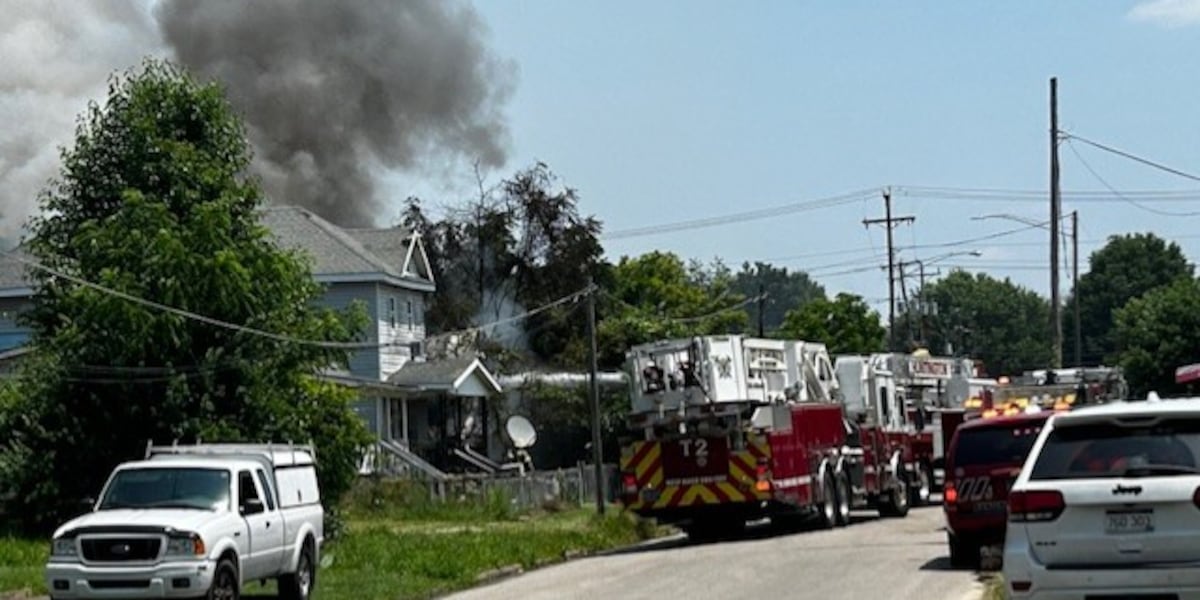 Firefighters battle smoke, flames in Huntington