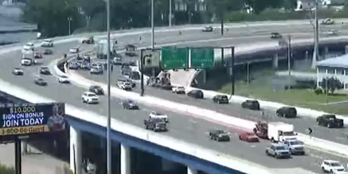 Crash causes heavy delays on I-77