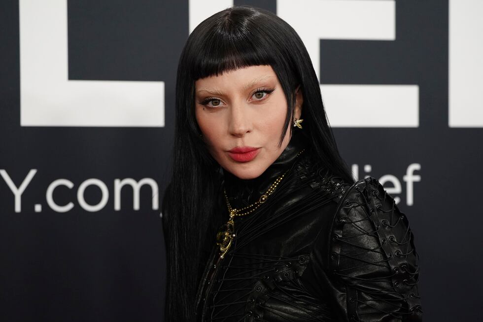 Lady Gaga chega ao 67º Grammy Awards anual no domingo, 2 de fevereiro de 2025, em Los Angeles.