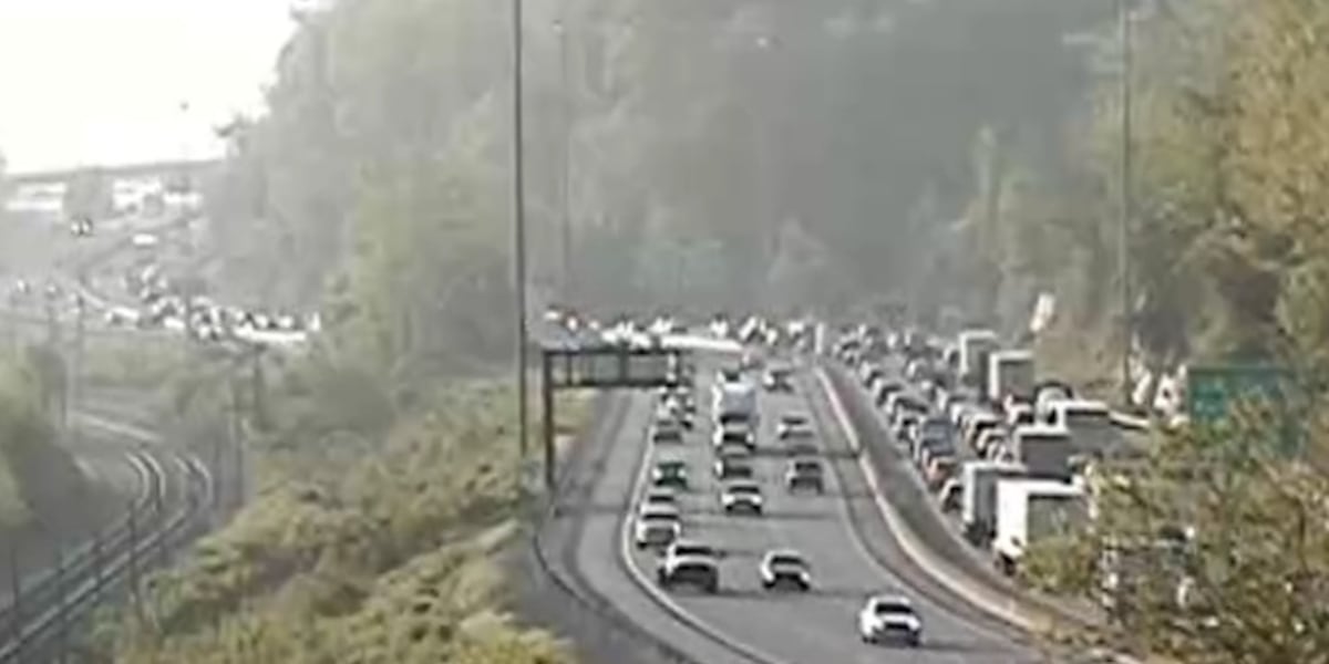 Crash creating delays on I-64
